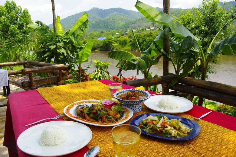 Hotel Areeya Phuree Resort