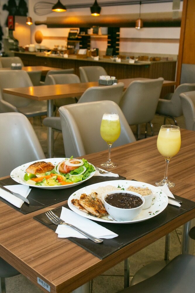 Ibis Copacabana Posto 2 Hotel