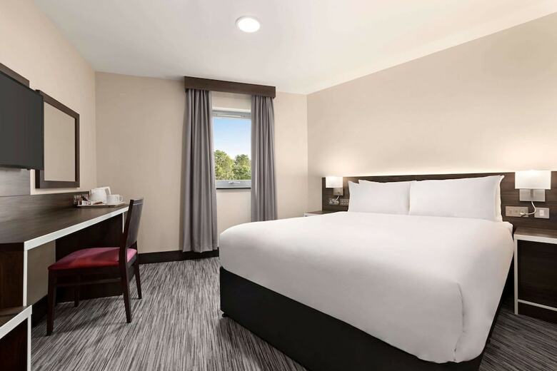 Hotel Ramada By Wyndham Cobham