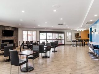 Clarion Hotel Phoenix - Chandler