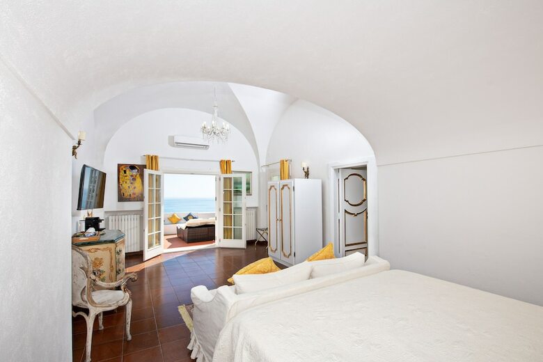 La Casa Di Peppe Guest House & Villa