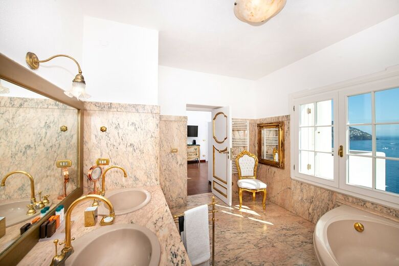 La Casa Di Peppe Guest House & Villa