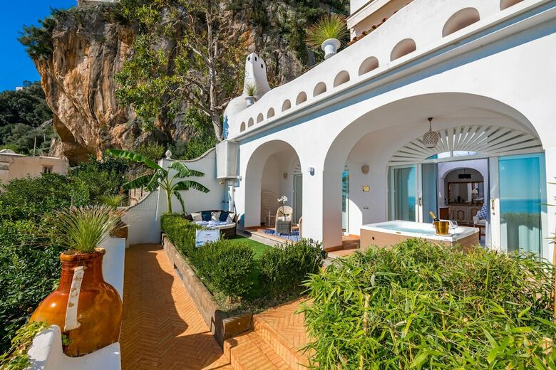La Casa Di Peppe Guest House & Villa