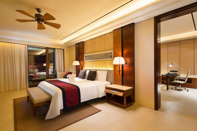 Hotel Crowne Plaza Sanya City Center