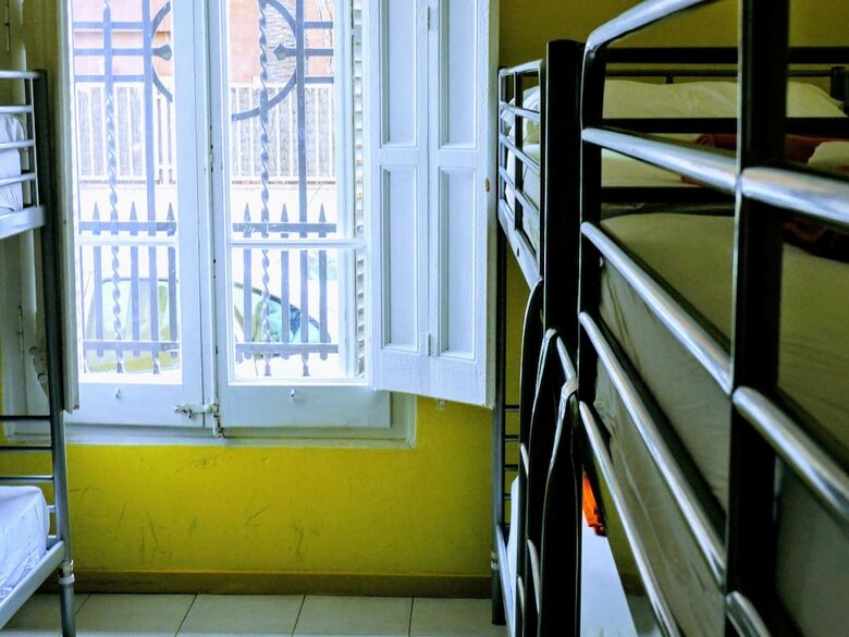 Hostal Feetup Garden House Hostel Barcelona