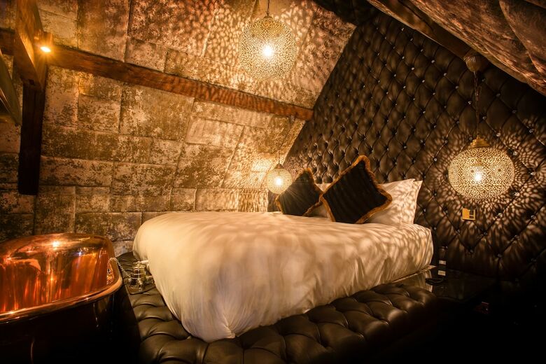 Hotel The Crazy Bear Beaconsfield