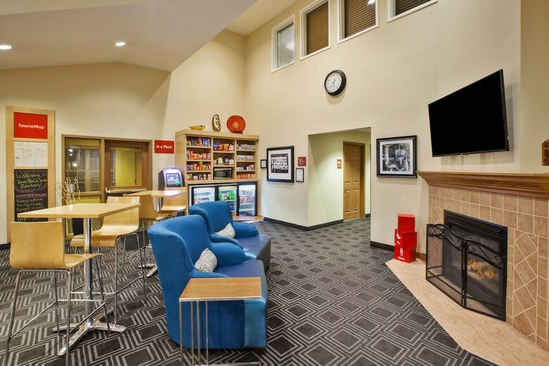 Hotel Towneplace Suites By Marriott Detroit Dearborn