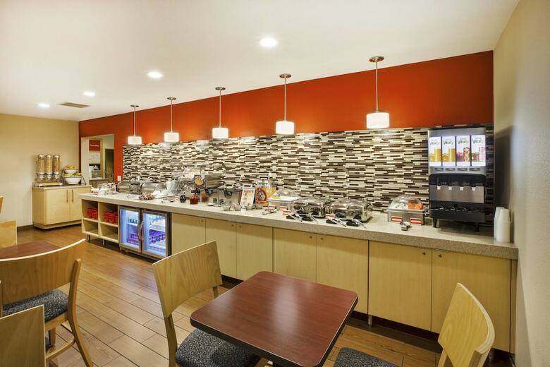 Hotel Towneplace Suites By Marriott Detroit Dearborn