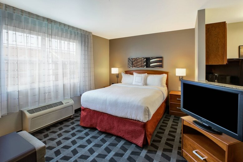 Hotel Towneplace Suites By Marriott Detroit Dearborn