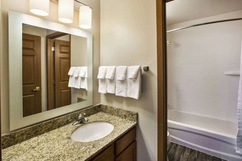 Hotel Towneplace Suites By Marriott Detroit Dearborn