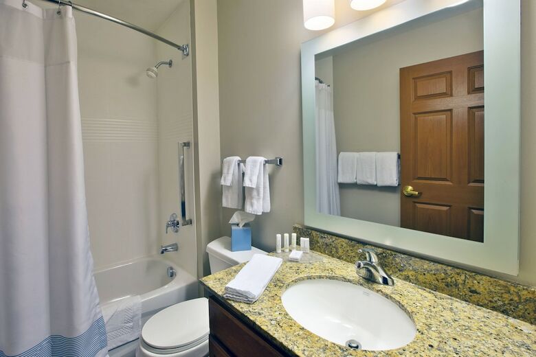 Hotel Towneplace Suites By Marriott Detroit Dearborn