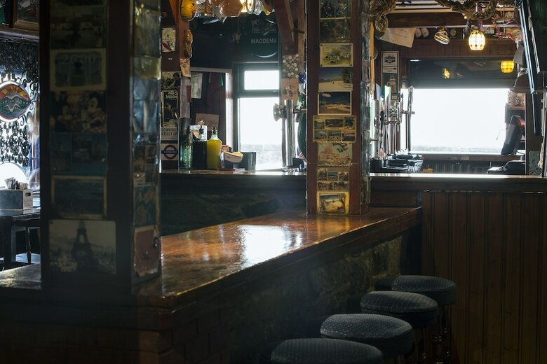Hotel Maddens Bridge Bar & Guesthouse