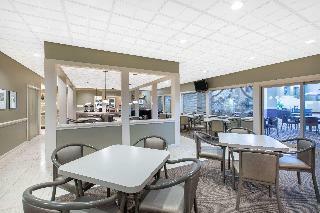 Hotel Ramada By Wyndham Midtown Grand Island