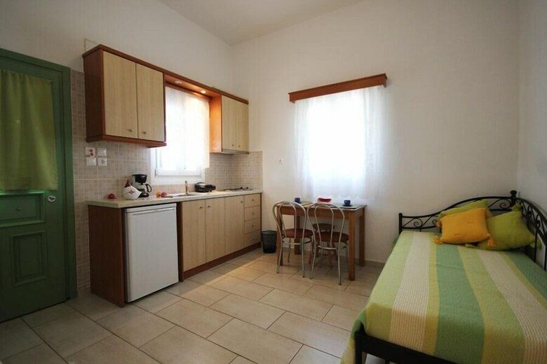 Bed & Breakfast Rooms & Apartments Archontou