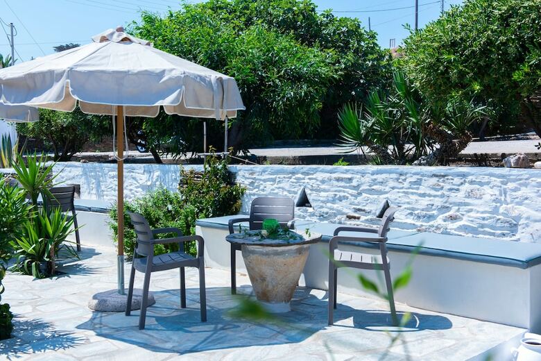 Bed & Breakfast Rooms & Apartments Archontou