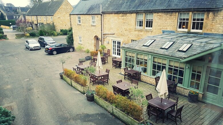 Noel Arms Hotel