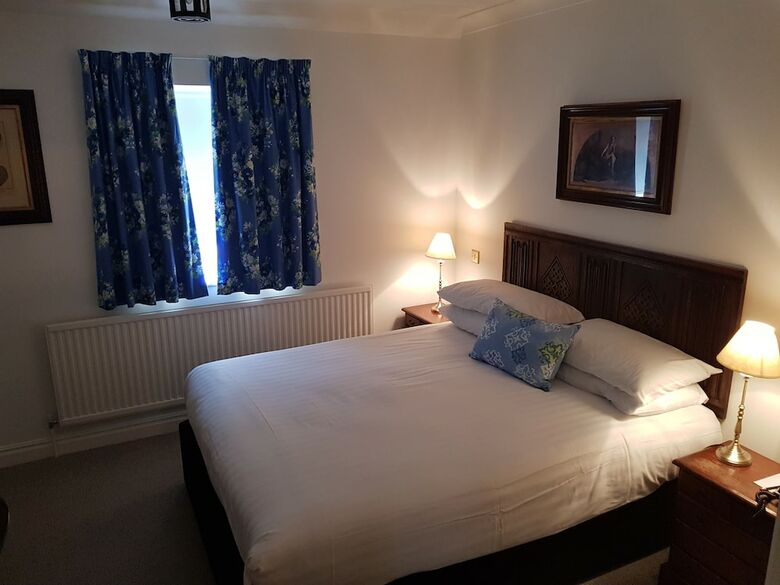 Noel Arms Hotel