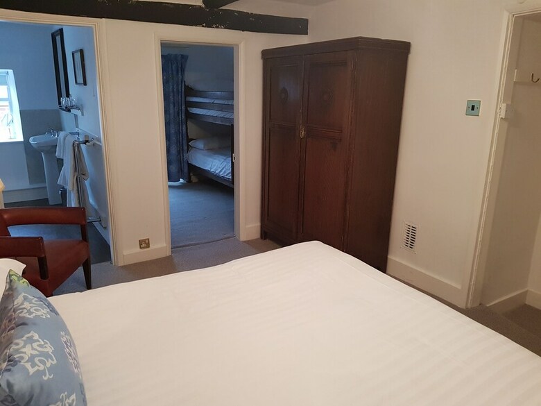 Noel Arms Hotel