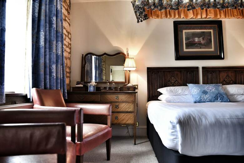 Noel Arms Hotel