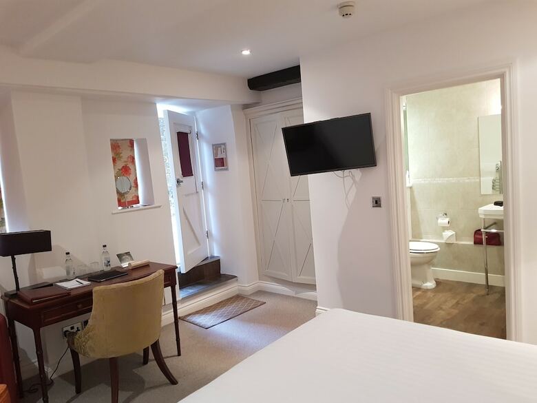 Noel Arms Hotel