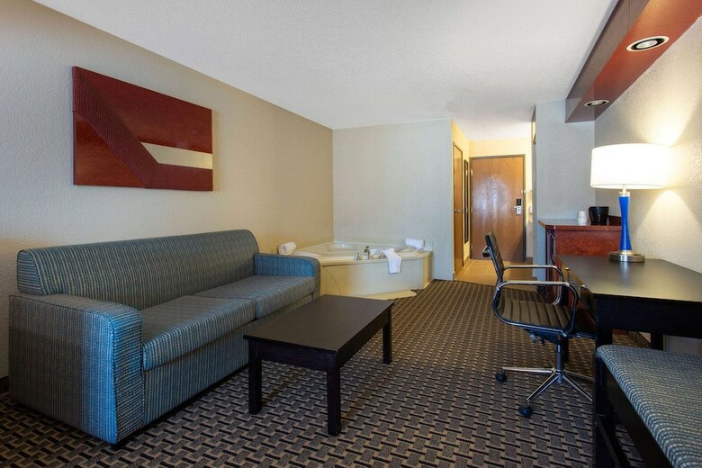Hotel Ramada By Wyndham Glendale Heights/lombard