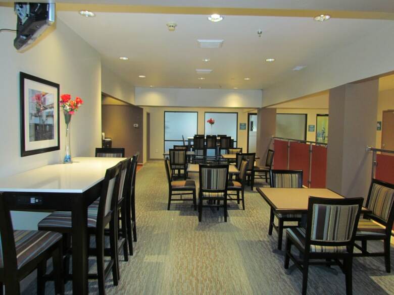 Hotel Ramada By Wyndham Glendale Heights/lombard