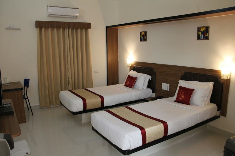 Hotel Grand Bee