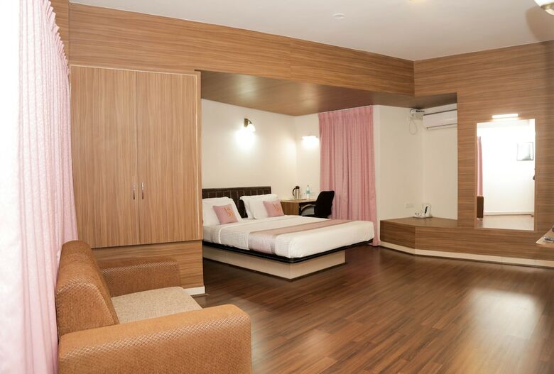 Hotel Grand Bee