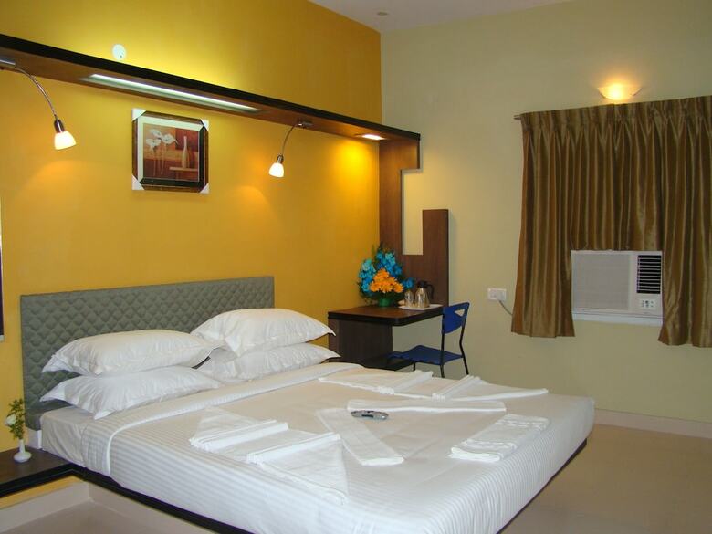 Hotel Grand Bee