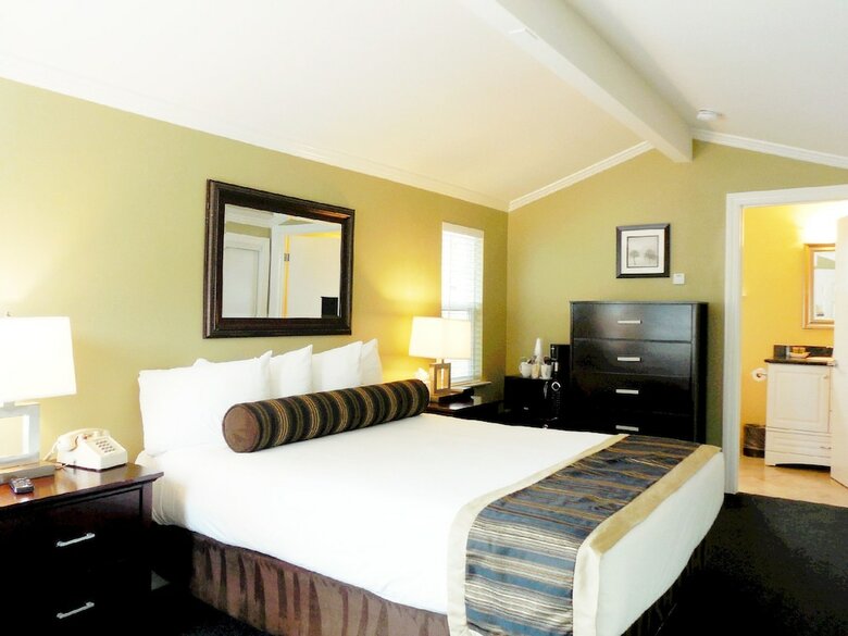 Motel Sea Breeze Inn And Cottages