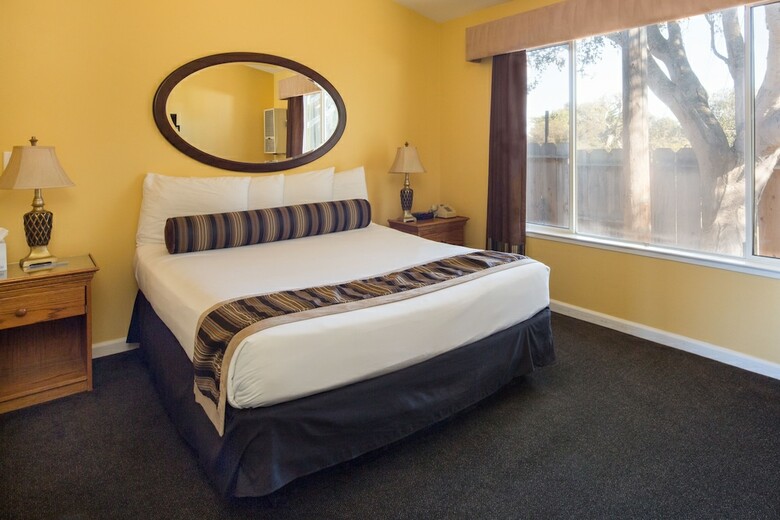 Motel Sea Breeze Inn And Cottages