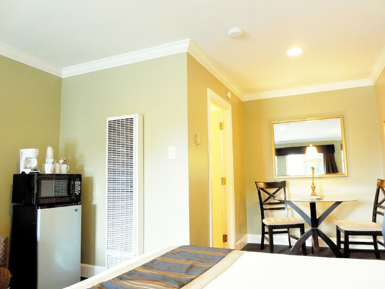 Motel Sea Breeze Inn And Cottages