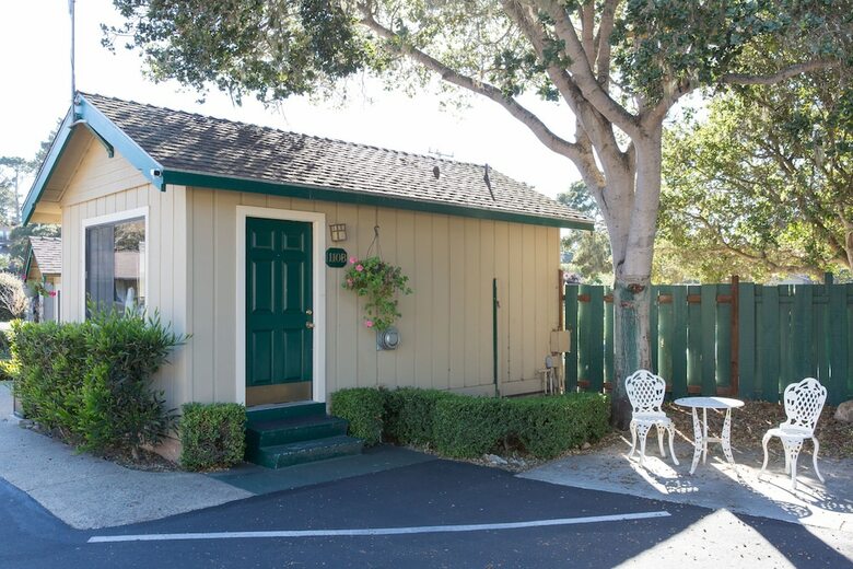 Motel Sea Breeze Inn And Cottages