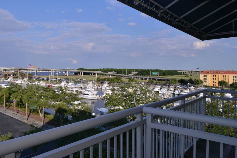 Hotel Springhill Suites By Marriott Charleston Downtown Riverview