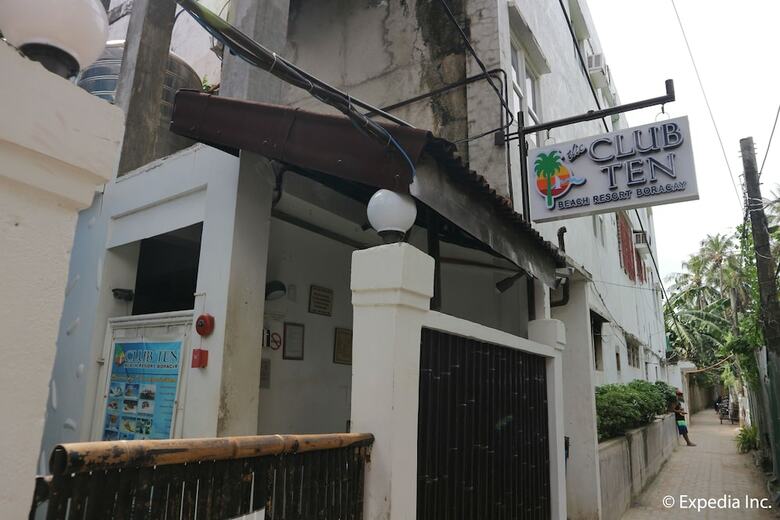 Hotel The Club Ten Beach Resort