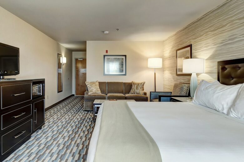 Holiday Inn Express Hotel & Suites Warwick-providence (Arpt)