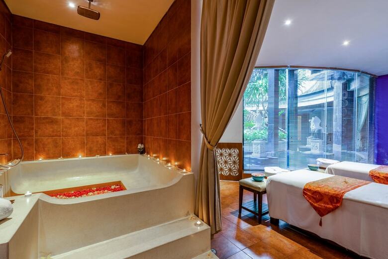 Vouk Hotel & Suites
