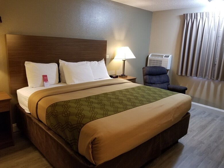 Motel Econo Lodge Hays I-70