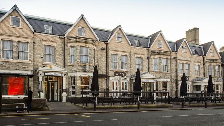 Carlton Hotel