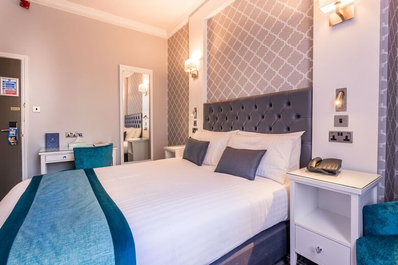 Carlton Hotel