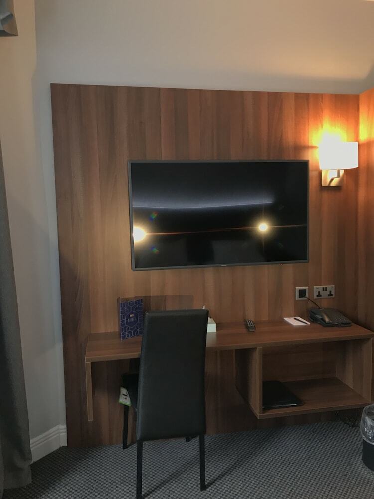 Carlton Hotel