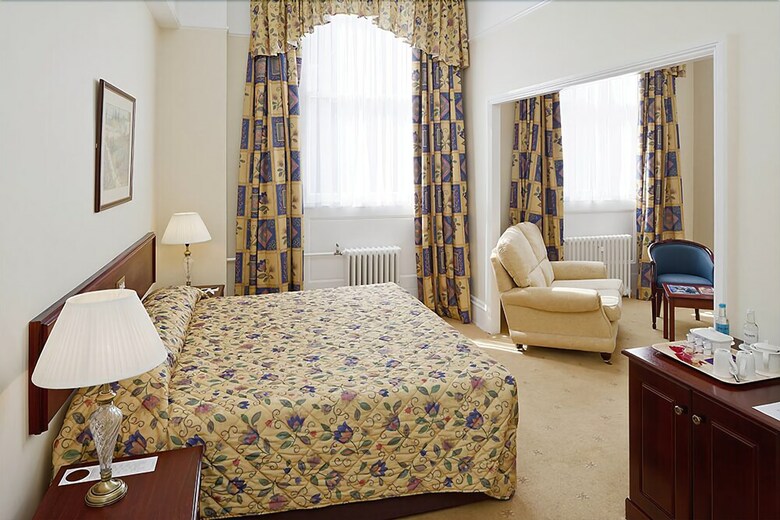 Oatlands Park Hotel