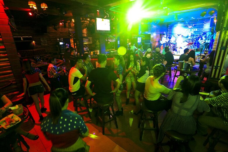 Seventeen Saloon Hotel