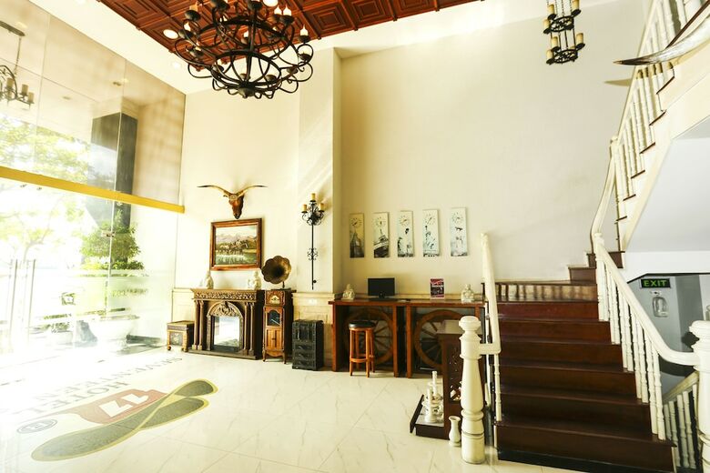 Seventeen Saloon Hotel