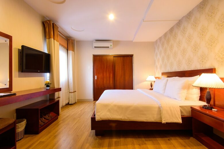 Central Park Saigon Hotel