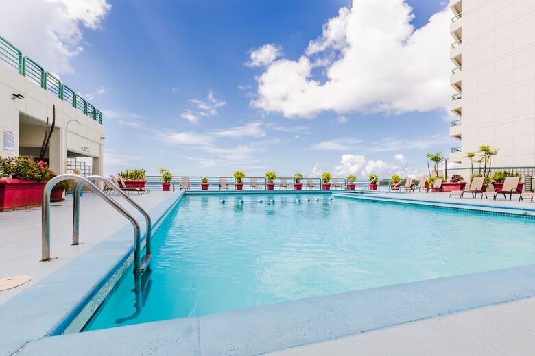 Hotel Alupang Beach Tower