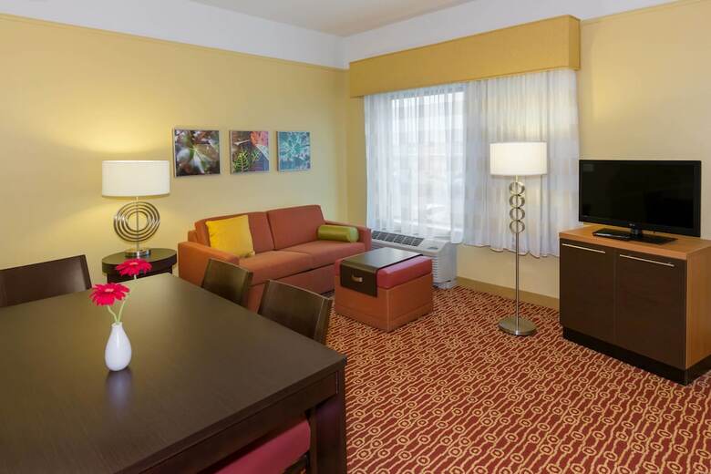 Hotel Towneplace Suites Buffalo Airport