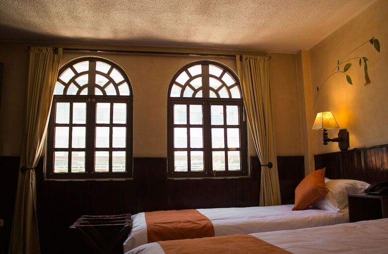 Cruz Loma Hotel.