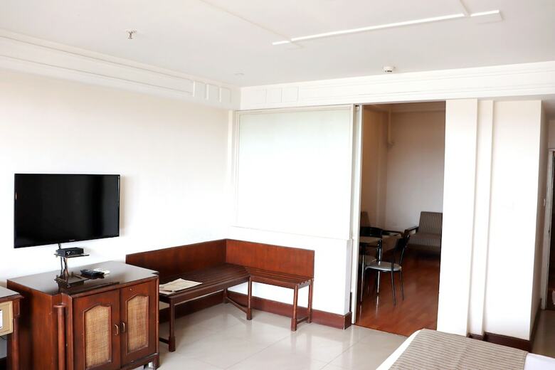 Hotel Ivory Tower