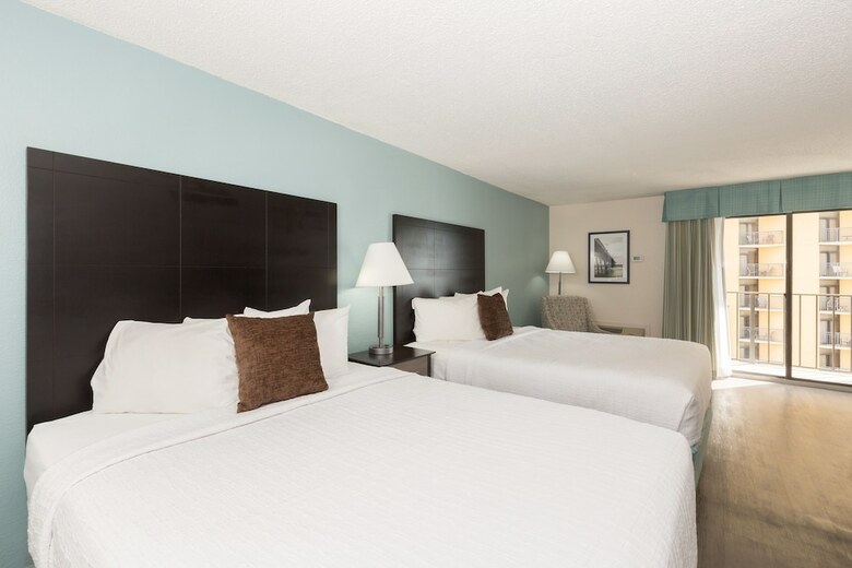 Hotel Carolinian Beach Resort By Oceana Resorts